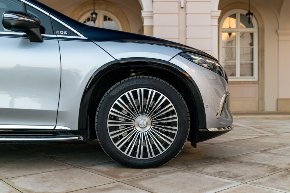 Mercedes-Maybach EQS 680 SUV